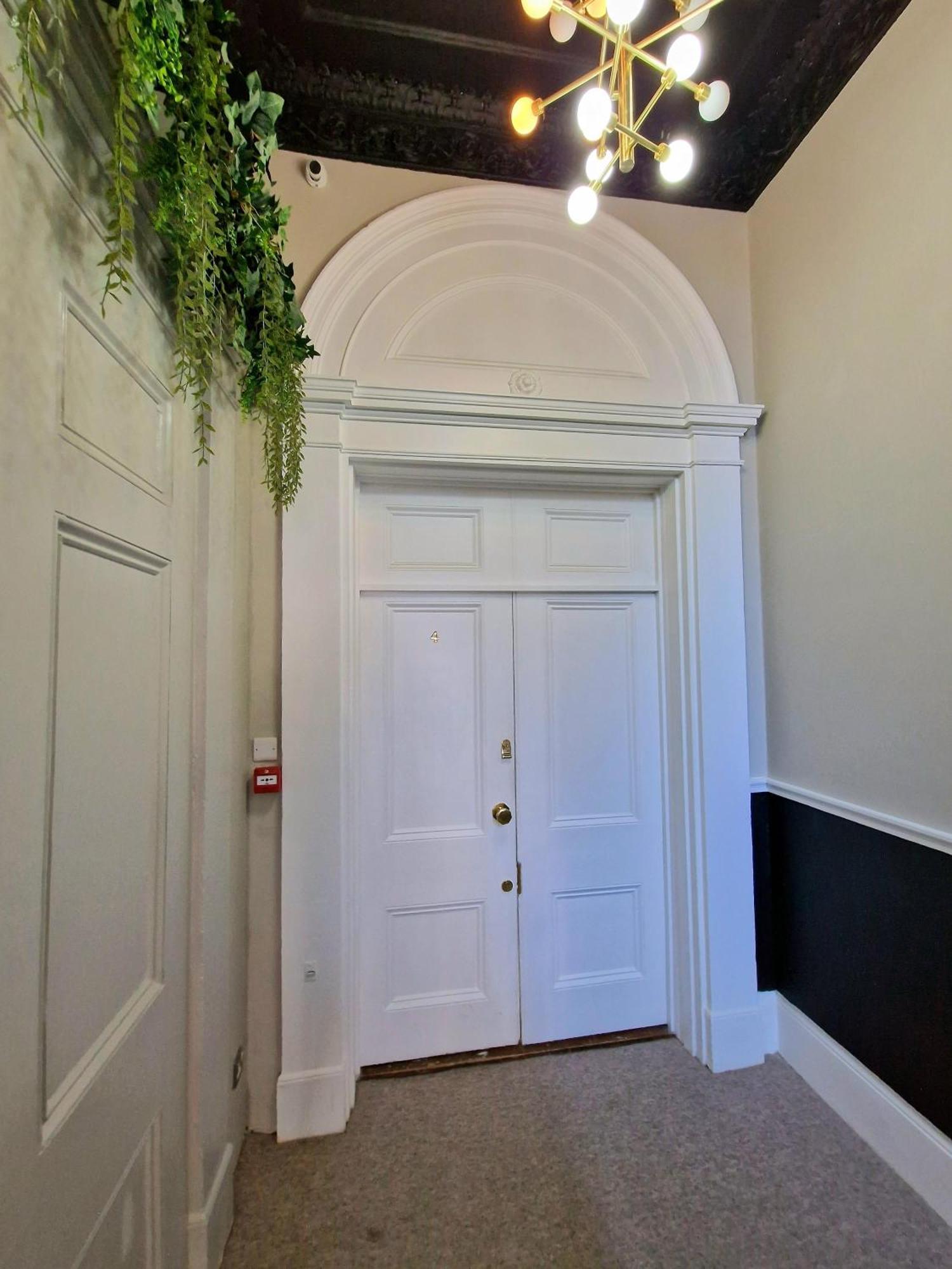 Stunning Hyde Park With Private Balcony & Lift Elevator Access Apartamento Londres